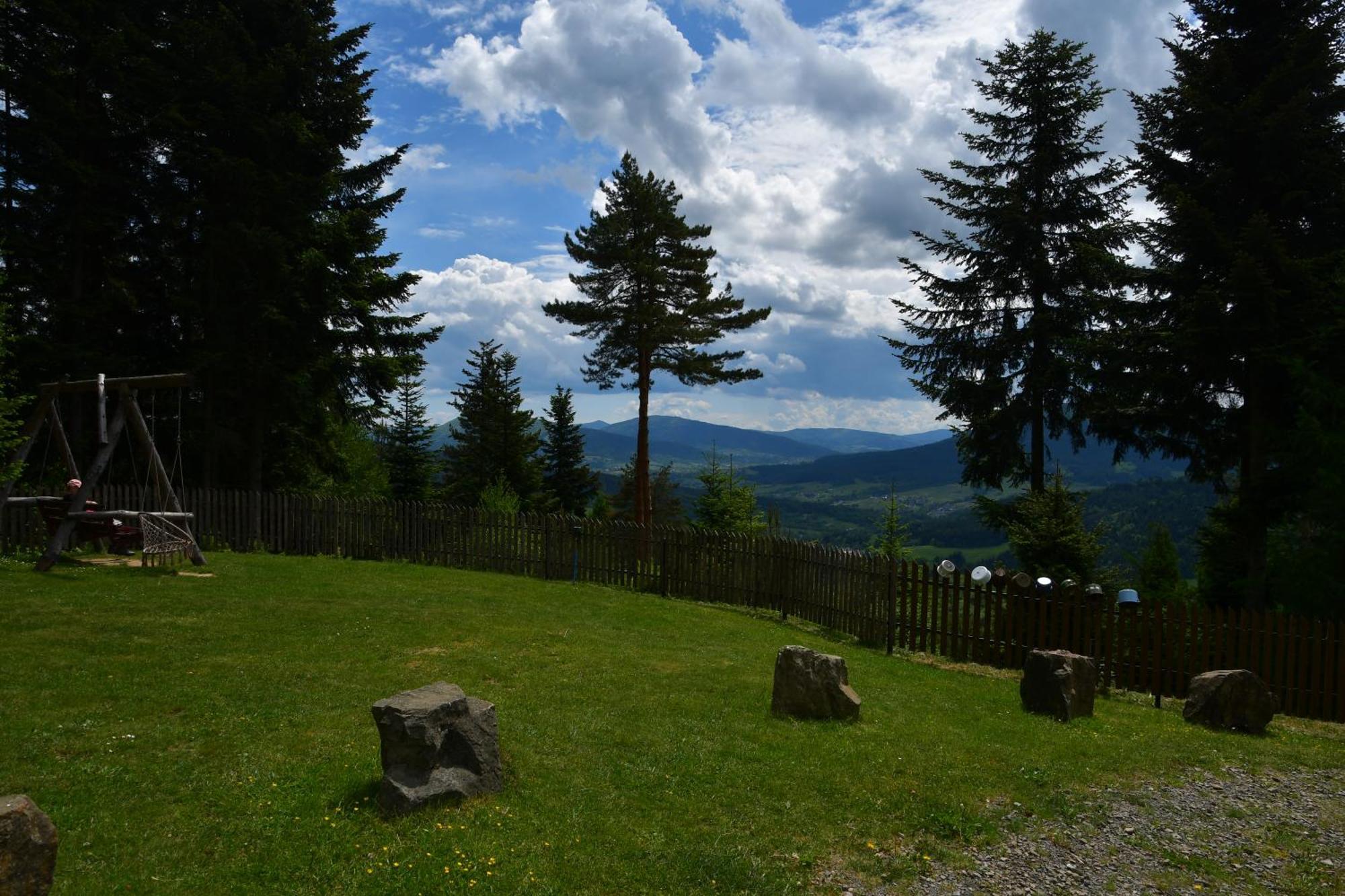 Gosciniec Pod Lubomirem Bed & Breakfast Weglowka  Екстериор снимка